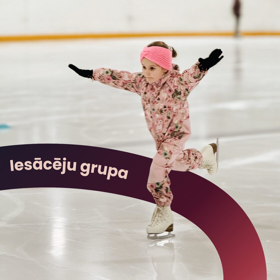 Slidotapmācība. Slidotājiem, kuri sper pirmos soļus uz ledus. Tiek apgūta pareiza slidošanas tehnika un pamata iemaņas. Pēc pamata slidotapmācības apguves, slidotājs turpina savu ceļu hobija vai sporta virzienā.